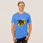 充電中の強気 – 作動中のパワー トライブレンドＴシャツ (正面全面)