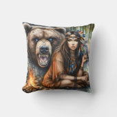 先住民のアメリカ人女性がクマと一緒に川で座る クッション (正面)