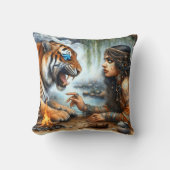 先住民のアメリカ人女性が虎と交流 クッション (正面)