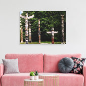 先住民アメリカのトーテムポール，バンクーバー，英国 キャンバスプリント (インサイチュ (リビング))