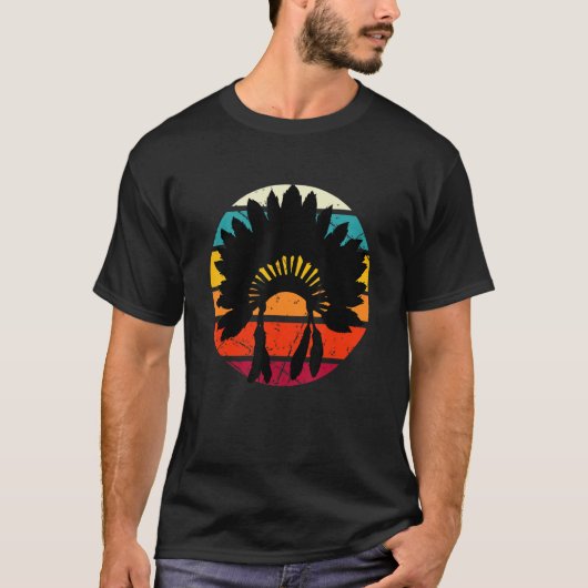 先住民アメリカンヘアドレスインディアンプライド Tシャツ (正面)