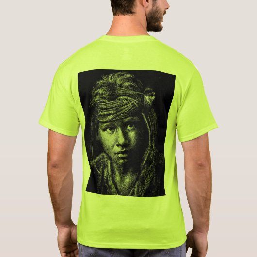 先住民アメリカ人の男の子の顔が大きい Tシャツ (裏面)