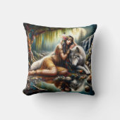 先住民アメリカ人女性がオオカミを抱き込むバイウォーターフォール クッション (正面)