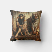 先住民アメリカ人女性が水辺のタイガーバイサイド クッション (正面)