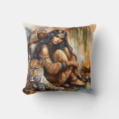 先住民アメリカ人女性とタイガー・バイ・ファイアー クッション (正面)