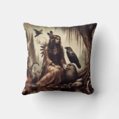 先住民アメリカ人女性レイヴンで川辺に座る クッション (裏面)