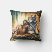 先住民アメリリラックスカ人女性とタイガー・バイ・ウォーター クッション (正面)