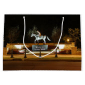 先住民ダンサーホースマンツァラトガ抱き枕 ラージペーパーバッグ (正面)