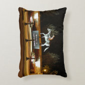 先住民ダンサー馬像サラトガアクセントピロー アクセントクッション (正面(垂直))