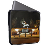 先住民ダンサー馬像サラトガノートパソコンケース ラップトップスリーブ (正面右)