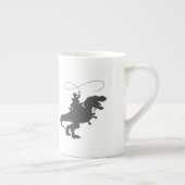 先史時代の恐竜に乗ったカウボーイ ボーンチャイナマグカップ (右)