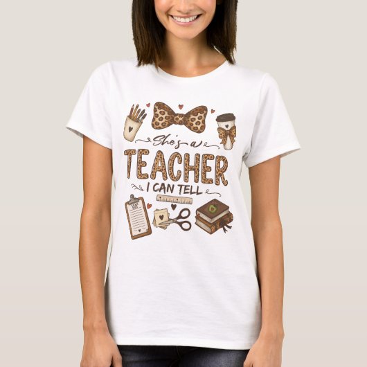 先生だってわかります | かわいいヒョウ柄の先生デザイン Tシャツ (正面)