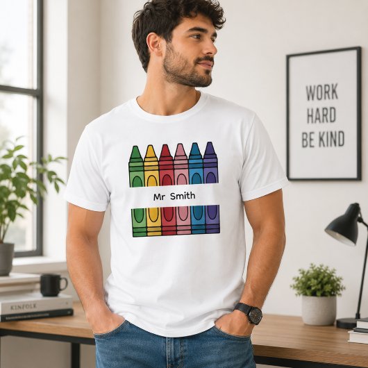 先生のカラフルなクレヨン+名前入り教室 Tシャツ