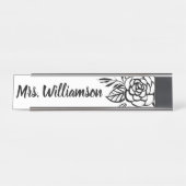 先生のモノグラムの白黒の上品の花 デスクネームプレート (正面)