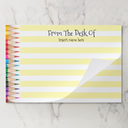 先生の名前が並んだ鉛筆の机の上に書いてある ペーパーパッド (折り畳み)