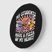 先生の生徒は私のハートのピザを持っている ラージ壁時計 (傾斜)