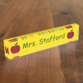 先生のAppleの赤い緑の黄色いパーソナライズ デスクネームプレート (側面)