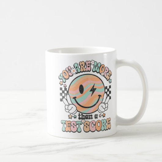 先生のGroovyスマイルあなたはテストScor以上である コーヒーマグカップ (右)