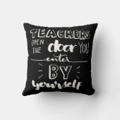 先生はあなたが独りで入るドアに開けます クッション (裏面)