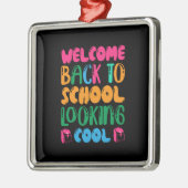 先生ウェルカム新学期ルッキングクール メタルオーナメント (左)