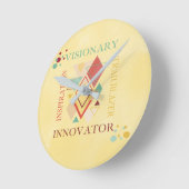 先見の明のあるトレイルブレザーのイノベーターのインスピレーション ラウンド壁時計 (傾斜)