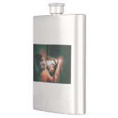 光と煙の中の女性 フラスク (左)