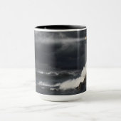 光のビームをストリ輝くミー海に マグカップ (中央)