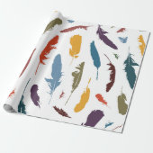 光の上に色の羽を持つシームレスなパターン。 ラッピングペーパー (アンロールド)