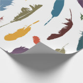 光の上に色の羽を持つシームレスなパターン。 ラッピングペーパー (角)