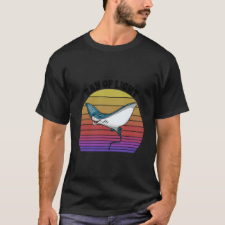 光の光線 エイ 海 海洋 自然 水中 Tシャツ