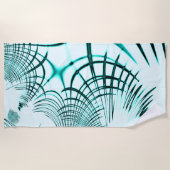 光の背景に交差した水色の曲線トレース ビーチタオル (正面)