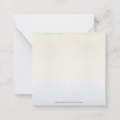 光の背景の前に3つのクリスマスボール ノートカード (裏面)