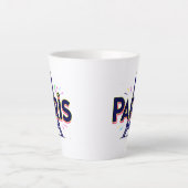 光の都：大胆なパリのタイポグラフィーアート カフェラテマグ (正面)
