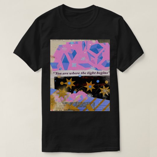 光は内側から始まる – ピンク&ゴールドの宝石デザイン Tシャツ (デザイン正面)
