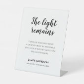 光は名前の記念引用文である 台座サイン (正面)