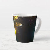 光る蝶と蝶 カフェラテマグ (右アングル)