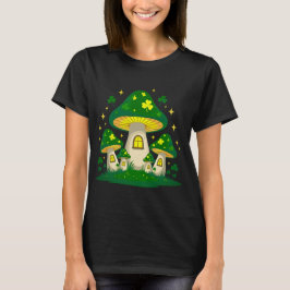 光る魔法のキノコの村 Tシャツ