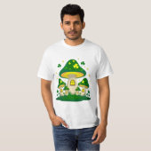 光る魔法のキノコの村 Tシャツ (正面フル)