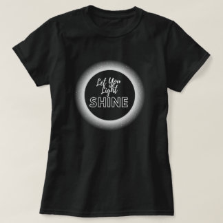 光を白く輝かせる Tシャツ