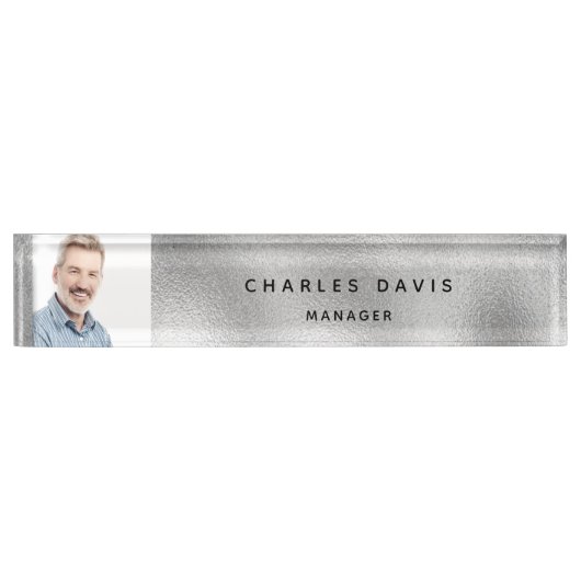 光カスタム銀金属モノグラムモダン デスクネームプレート (正面)