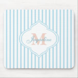 光ターコイズストライプモノグラム マウスパッド<br><div class="desc">両側は白い背景に軽い質感の光のターコイズのストライプ垂直なを持つ。あなたの名前とイニシャルは、ターコイズとメロンのスクリプトの中央に白い四分葉形のスタイルマットの上で紹介されている。アートワークとデザインバイカラジキティ</div>