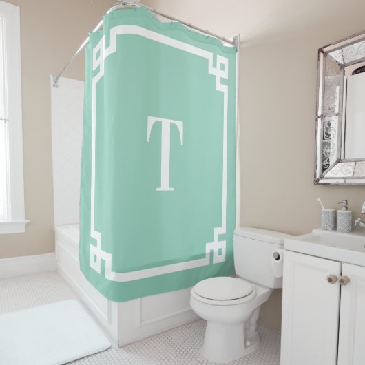 光ティール（緑がかった色）と白ギリシャ鍵モノグラム シャワーカーテン (インサイチュ)