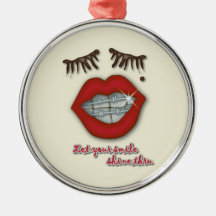 光沢がある支柱、赤い唇、モルおよび厚いまつげ