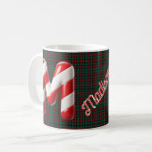 光沢のあるキャンディケーンストライプのクリスマスレターM コーヒーマグカップ (正面左)