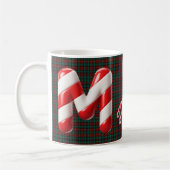 光沢のあるキャンディケーンストライプのクリスマスレターM コーヒーマグカップ (左)