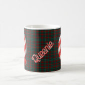 光沢のあるキャンディケーンストライプのクリスマス文字Q コーヒーマグカップ (中央)