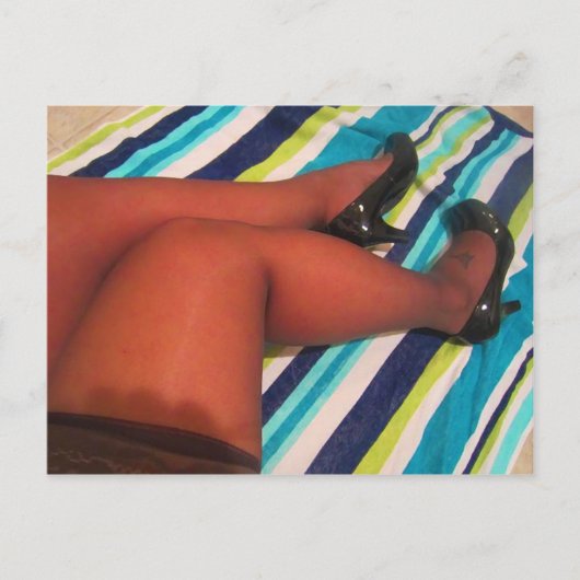 光沢のあるパンプスシューズのナイロン腿ハイス ポストカード (正面)