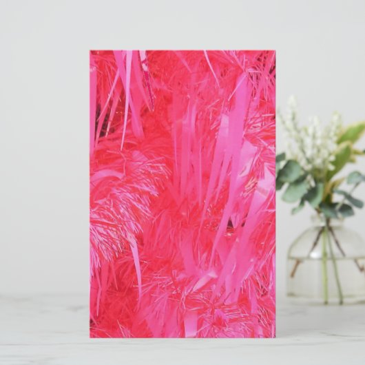 光沢のあるピンクのクリスマスツリー 便箋 (スタンド正面)