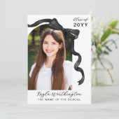 光沢のあるブラックリボンと蝶結びのアーチ型写真 卒業式 招待状 (スタンド正面)