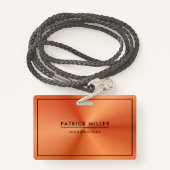 光沢のあるメタリックオレンジ色のテクスチャ黒のアクセント バッジ (裏面ランヤード)